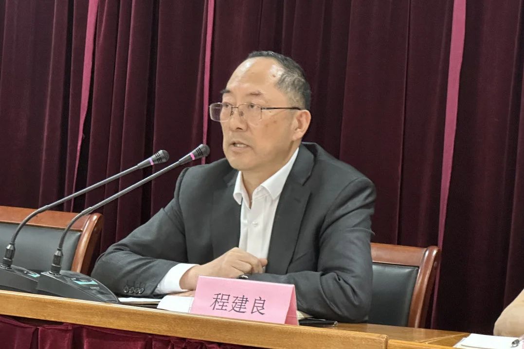 Changshu Polyester จัดประชุมสำหรับ cadres ระดับกลางวิศวกรรมและบุคลากรด้านเทคนิคและบุคลากรด้านการตลาด