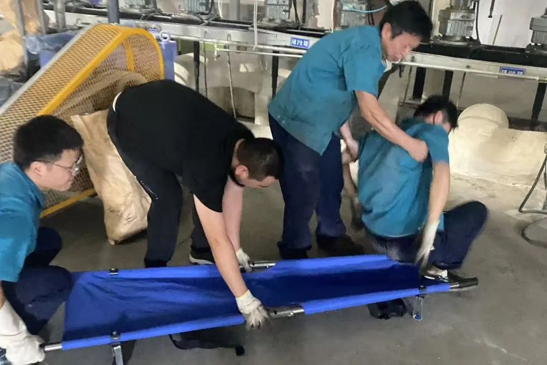 โพลีเอสเตอร์ฉางซูดำเนินการฝึกซ้อมกู้ภัยฉุกเฉินสำหรับโรคลมแดดที่เกิดจากอุณหภูมิสูง